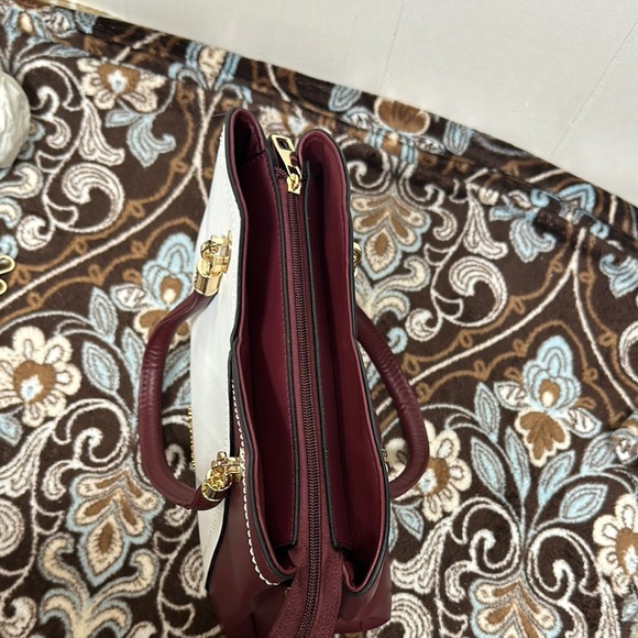 Chic Brown and White Crossbody Bag with Structured Design - Picture 12 of 13